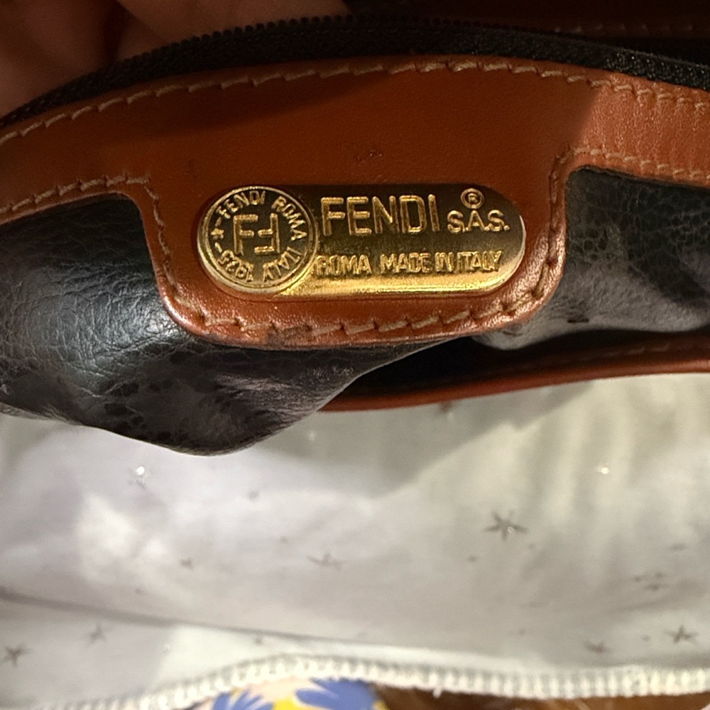 Fendi Vintage Crossbody Bag - Picture 7 of 12